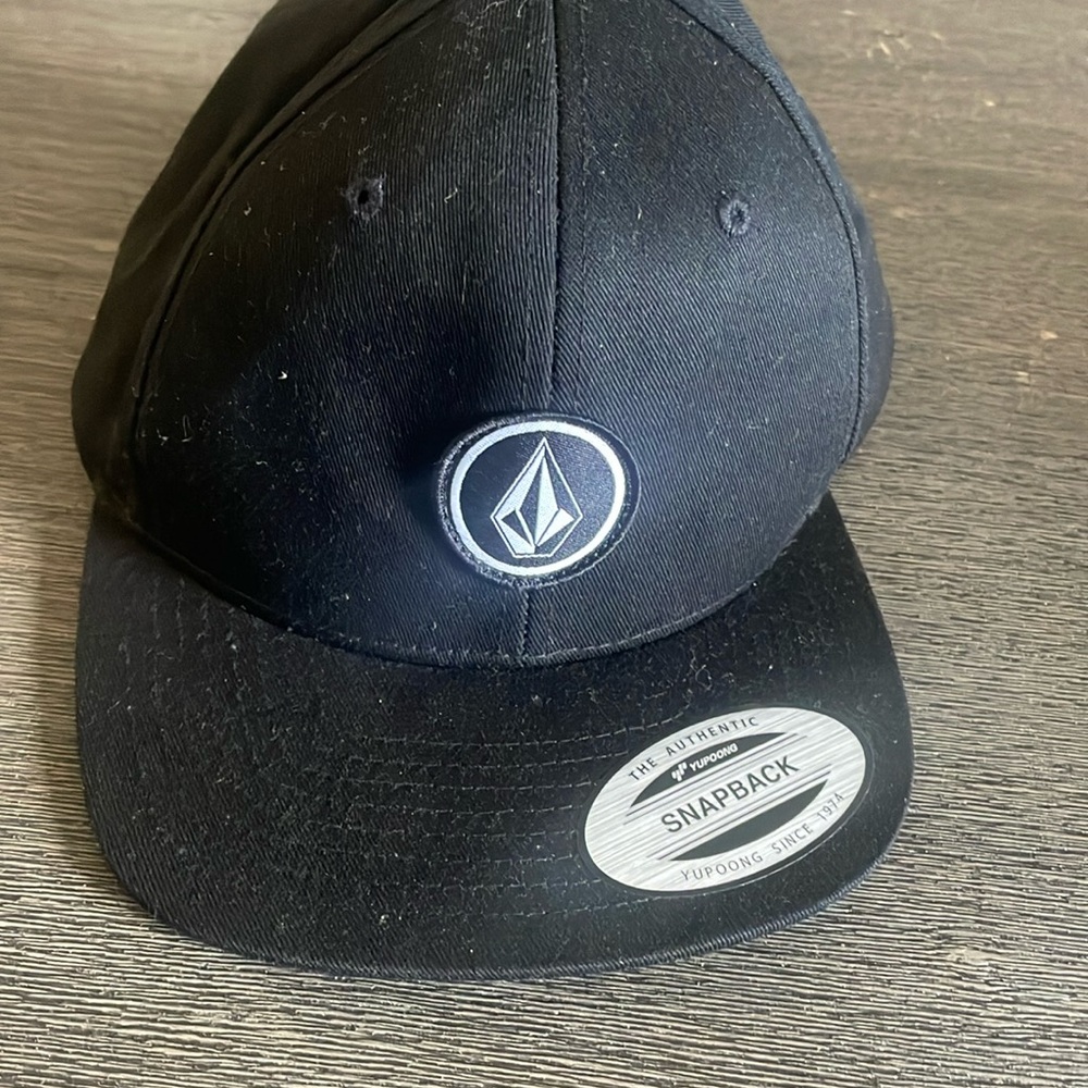 Volcom black hat